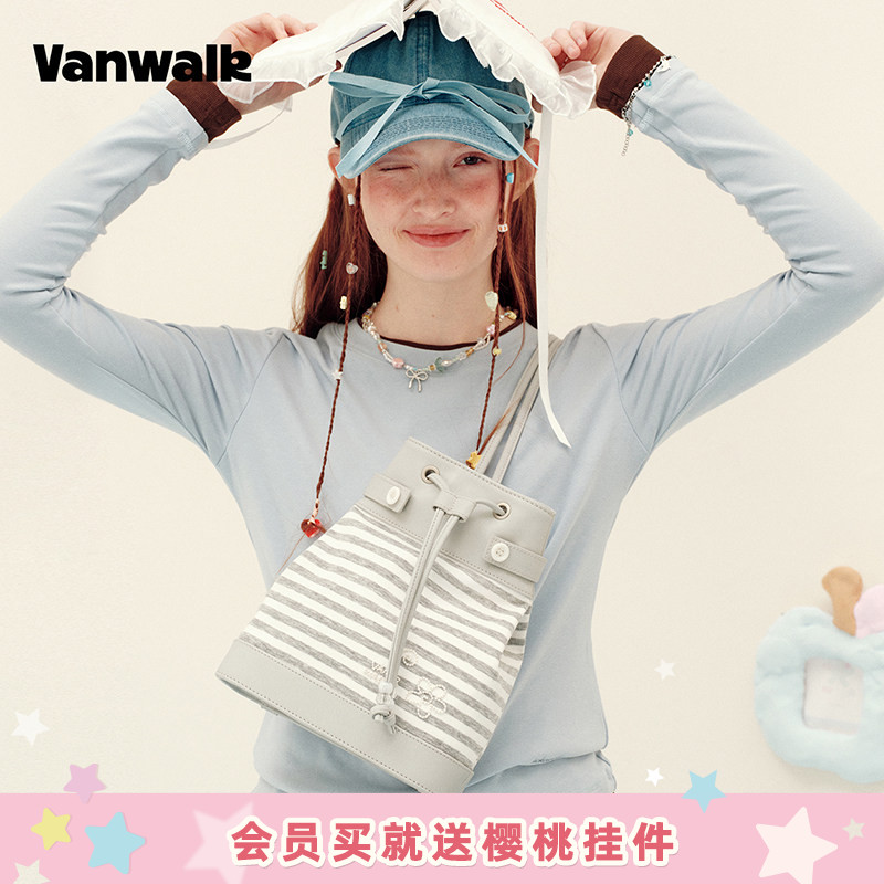 VANWALK手账屋 小众设计抽绳水桶包女生逛街通勤双肩包轻便小背包