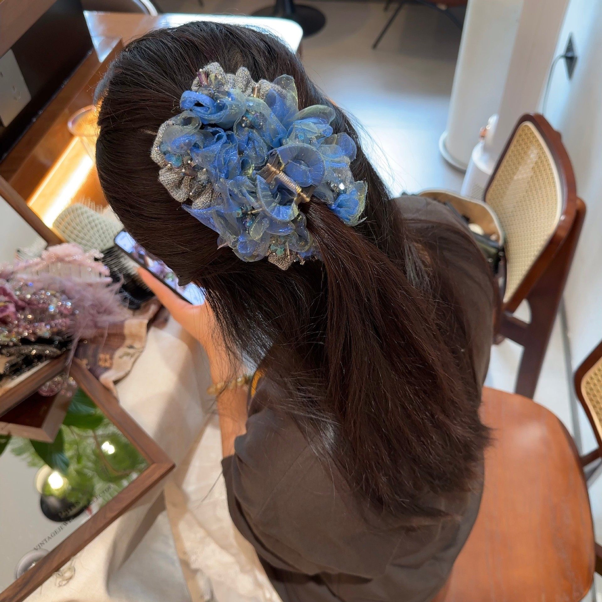 韩国东大门新品重工抓夹手工水晶轻奢毛毛后脑勺高级感盘发鲨鱼夹,淘宝优惠券,粉丝福利购,淘宝优惠卷