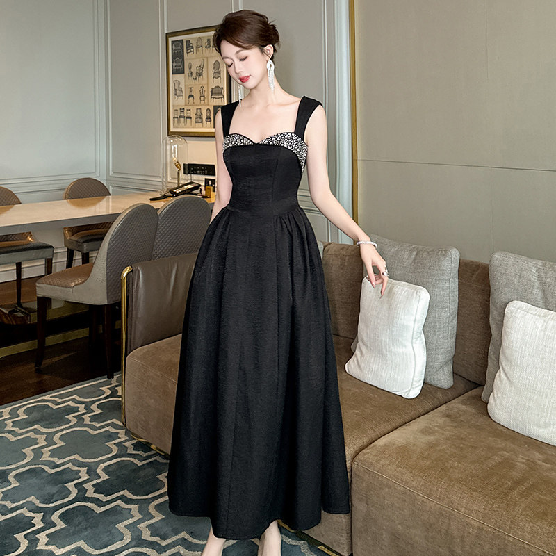 长款赫本风年会晚宴连衣裙女装法式高腰女神范性感气质吊带a字裙