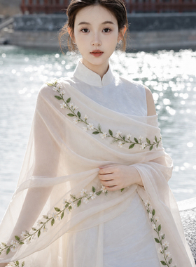 2026秋新款民族风披肩女外搭时尚旅行旅游拍照刺绣花朵丝巾围巾夏