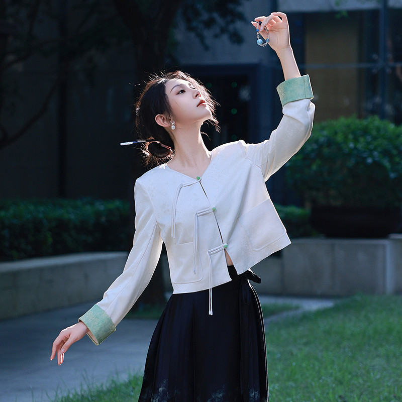 【商场同款】曼诺比菲秋季新中式国风改良盘扣圆领外套短款上衣女,淘宝优惠券,粉丝福利购,淘宝优惠卷