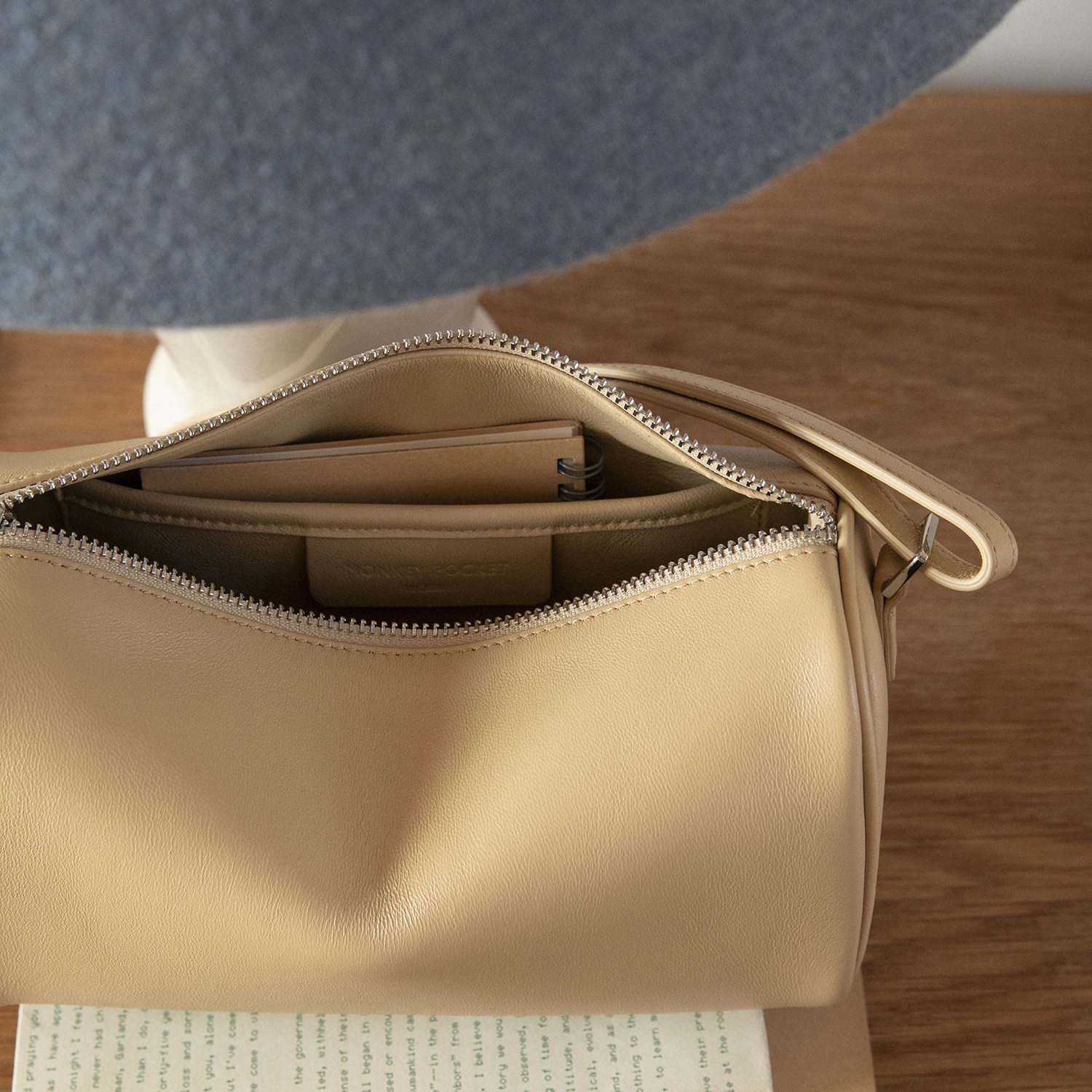 猴子家 秋冬复古真皮枕头包 软皮包包质感女包小羊皮单肩腋下包,淘宝优惠券,粉丝福利购,淘宝优惠卷