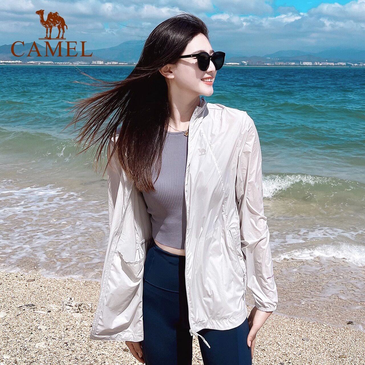  骆驼运动户外风衣