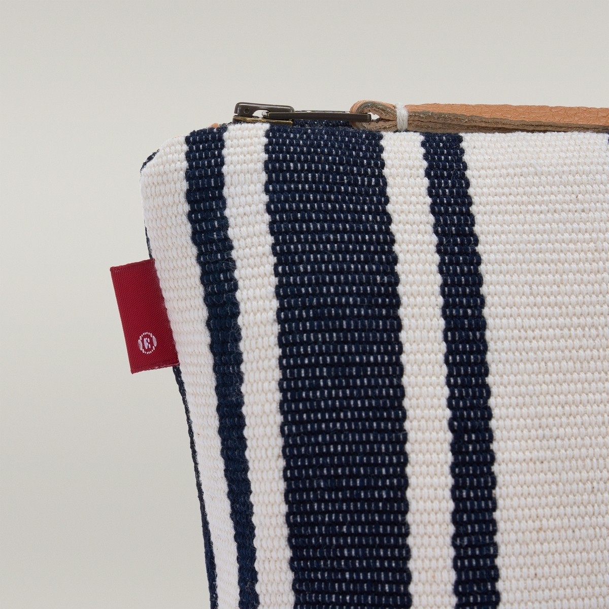 【商场同款】Levi's李维斯男士蓝白条纹时尚简约牛仔手拿包002GD,淘宝优惠券,粉丝福利购,淘宝优惠卷