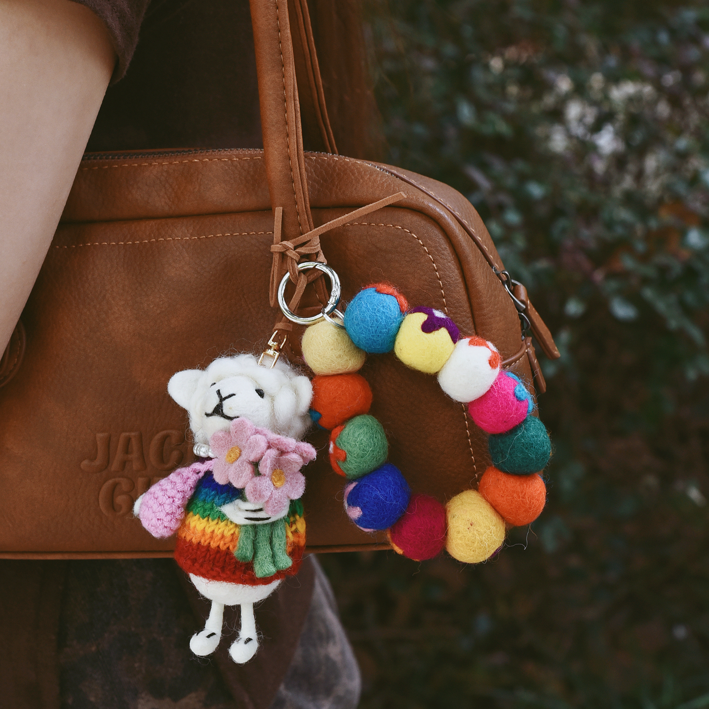 个性创意潮小花手环式挂件彩色包挂手机手工羊毛毡挂饰尼泊尔进口 - 图2