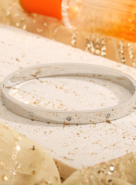 欧美跨境18k镀金不锈钢镶锆石手环ins风钛钢手镯八芒星卡扣手镯女