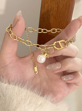 欧美跨境小众设计CD字母珍珠手链女钛钢真金电镀复古气质百搭粗链