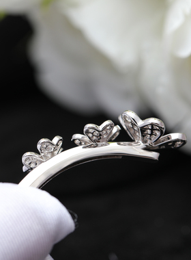 高定版重工三叶草花朵手镯满钻开口女v金镀18k白金高级感新款百搭