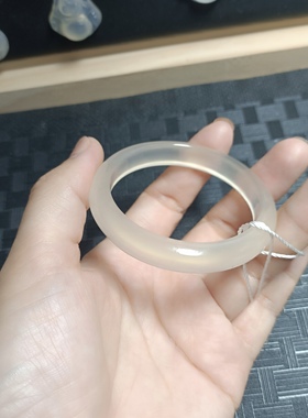 马达加斯加正圈玛瑙手镯女白高冰透荧光香槟色玉髓荔枝冻玛瑙手镯