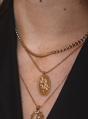 WaekuraBacio桃心月桂叶项链