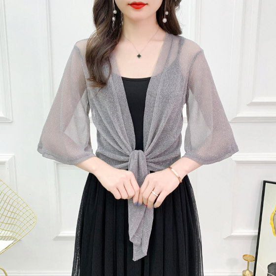 Pair a large size skirt with a sun protection lace shawl