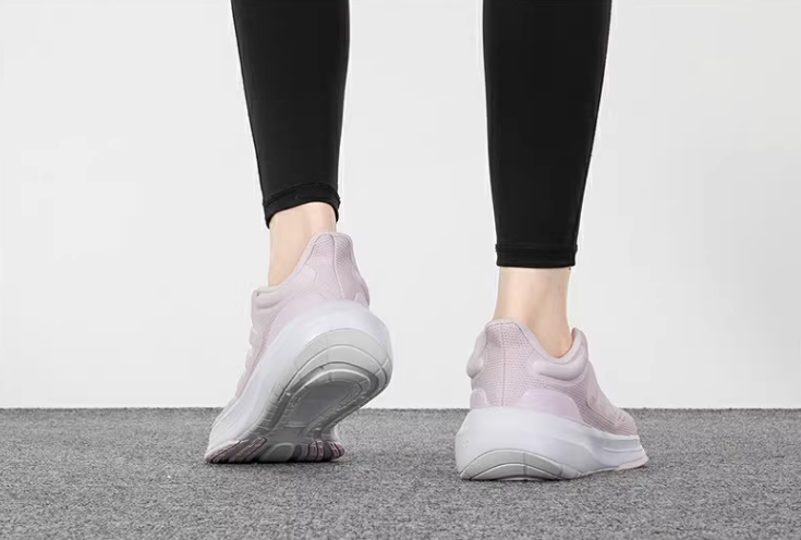 Adidas阿迪达斯春季女鞋ULTRABOUNCE运动鞋新款训练跑步鞋HP5789-图1