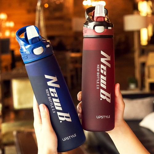 Летняя вместительная и большая пластиковая трубочка для воды со стаканом, портативный чайник для спортзала, простой и элегантный дизайн