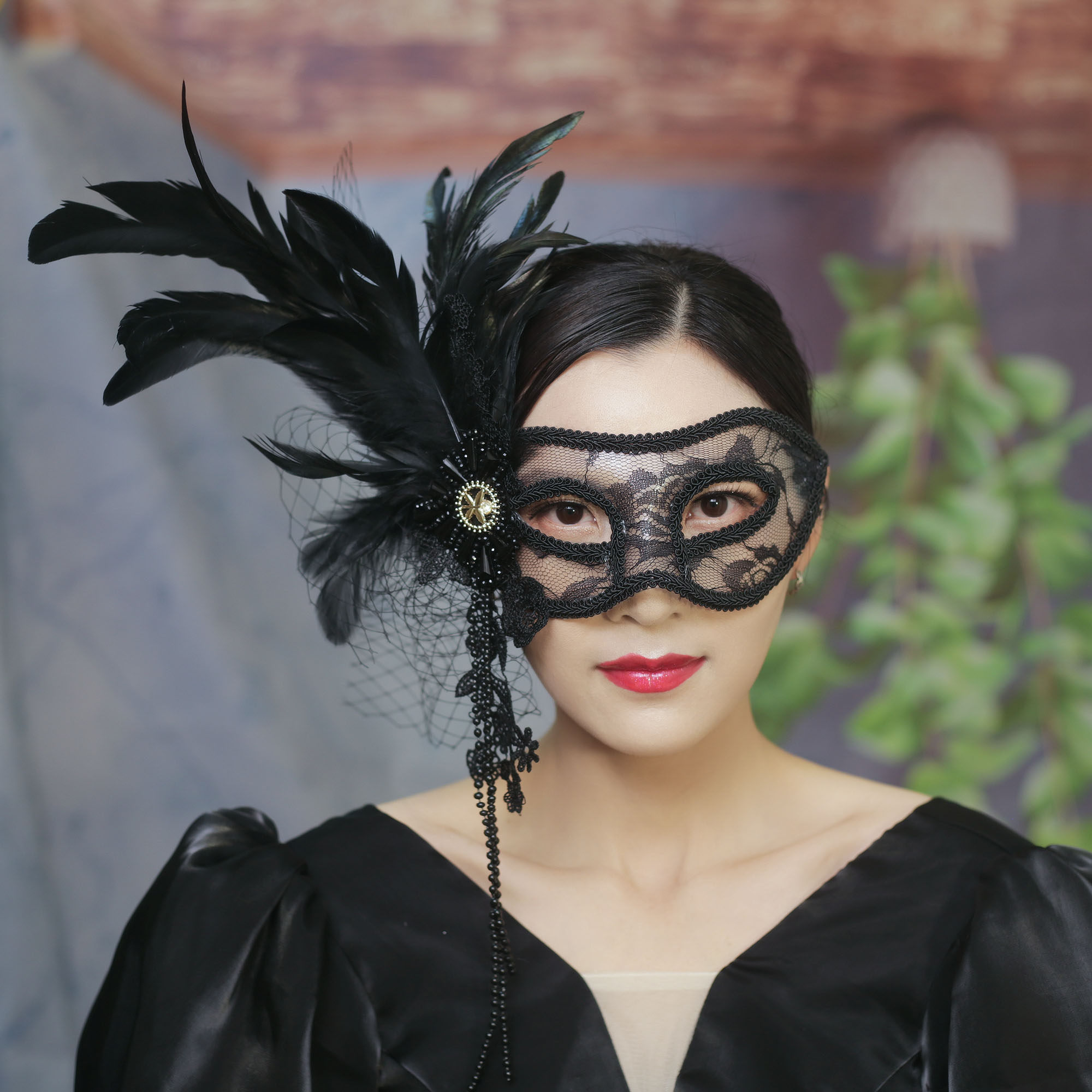 万圣节狂欢舞会性感半脸遮面具复古蕾丝面罩黑色羽毛私人派对