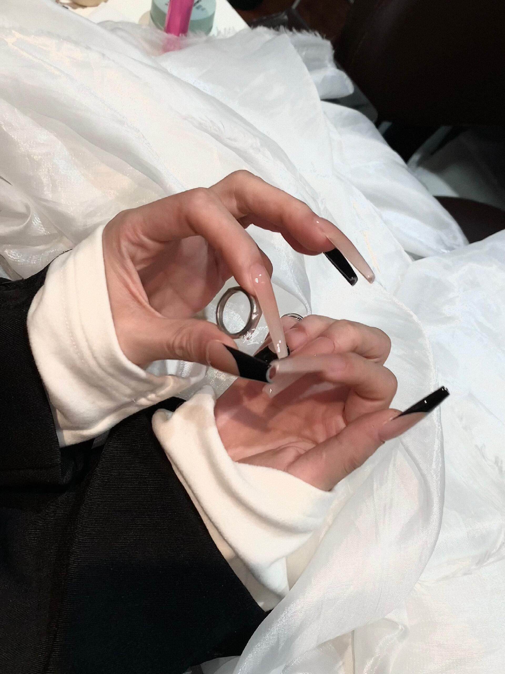 黑桃2025新款手工穿戴甲中长款黑色法式裸色美甲显白高级感纯欲风,淘宝优惠券,粉丝福利购,淘宝优惠卷