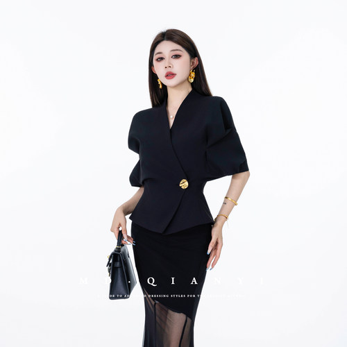 MD千亿【闪曜金扣】2026夏款设计师时尚五分袖显瘦上衣 - 图0