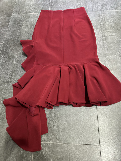 Burgundy and black ruffled asymmetric skirt, butt-covering fishtail slim skirt with high front opening, sexy