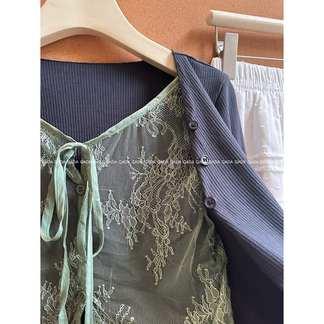 J2 Korean style hot girl style lace fake two-piece long-sleeved sweater women's slim slim pure wish lace-up fashionable top