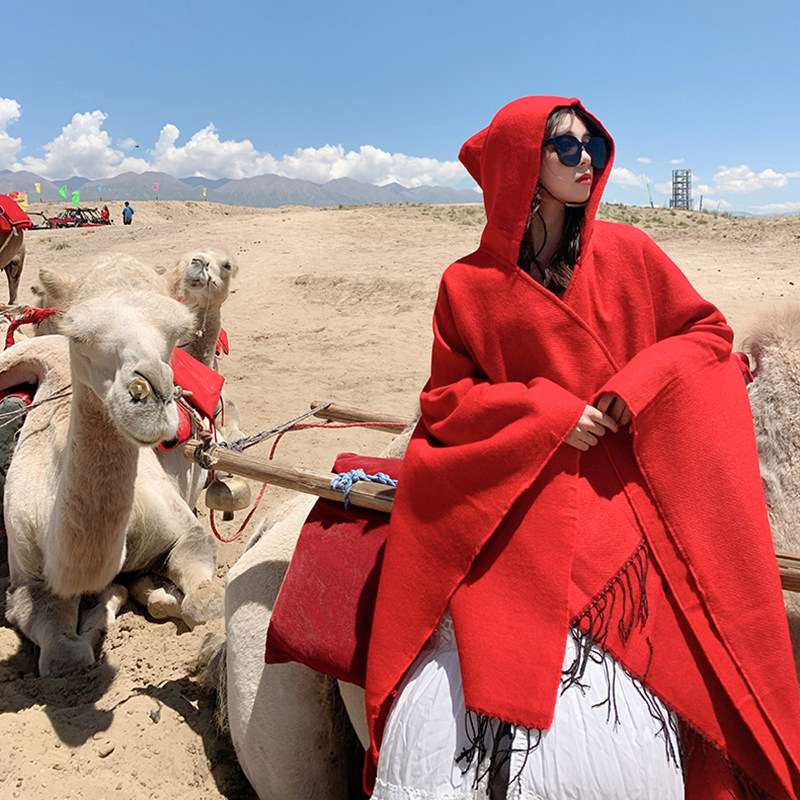 新疆沙漠旅游穿搭拍照红色斗篷披肩外套女民族风带帽保暖围巾外搭 - 图2