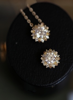 是发光钻石轻奢满纯银锁骨女