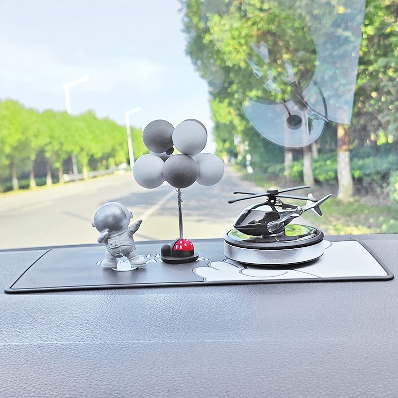 宇航员车载香水汽车香薰车内持久香氛高档太阳能转动飞机摆件装饰 - 图3