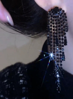 欧美复古显脸瘦黑色锆石流苏耳环