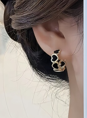 简约时尚心心相印黑色耳环