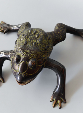 手工精雕招财蛙铜摆件