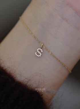 经典字母造型9K金精致吊坠百搭