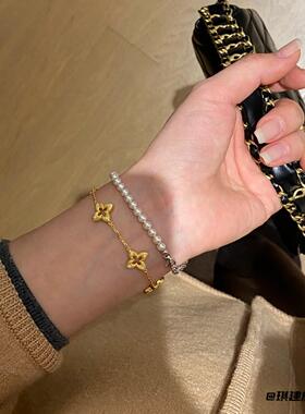 新款镂空四叶草手链女拉丝点钻