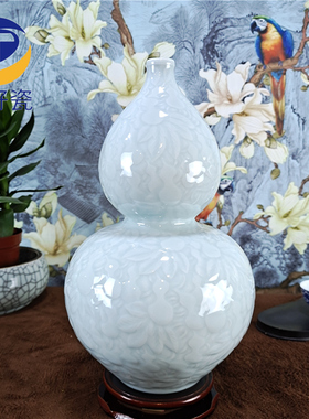 景德镇陶瓷摆件雕刻艺术