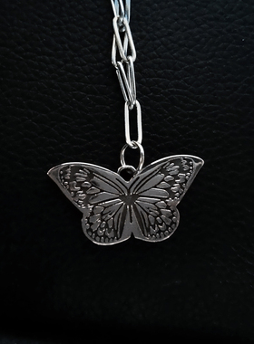 昆虫蝴蝶吊坠钛钢做旧神秘风原创