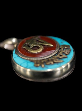 尼泊尔镶嵌宝石藏银嘎乌盒 嗡字六字真言 十字多杰金刚杵