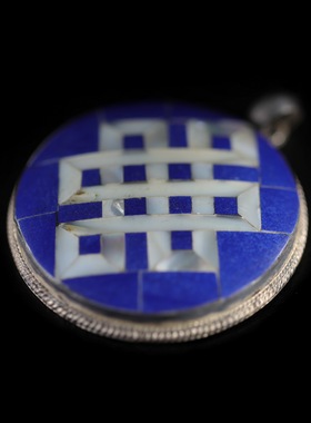 尼泊尔纯银镶嵌青金石八吉祥吉祥结挂饰