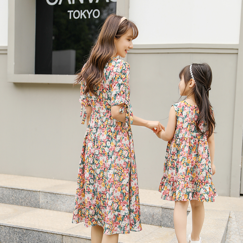 夏装新品碎花雪纺连衣裙洋气母女装 亲子装 森吉不一样 2020 夏装新品碎花雪纺连衣裙洋气母女装 亲子装 森吉不一样 2020