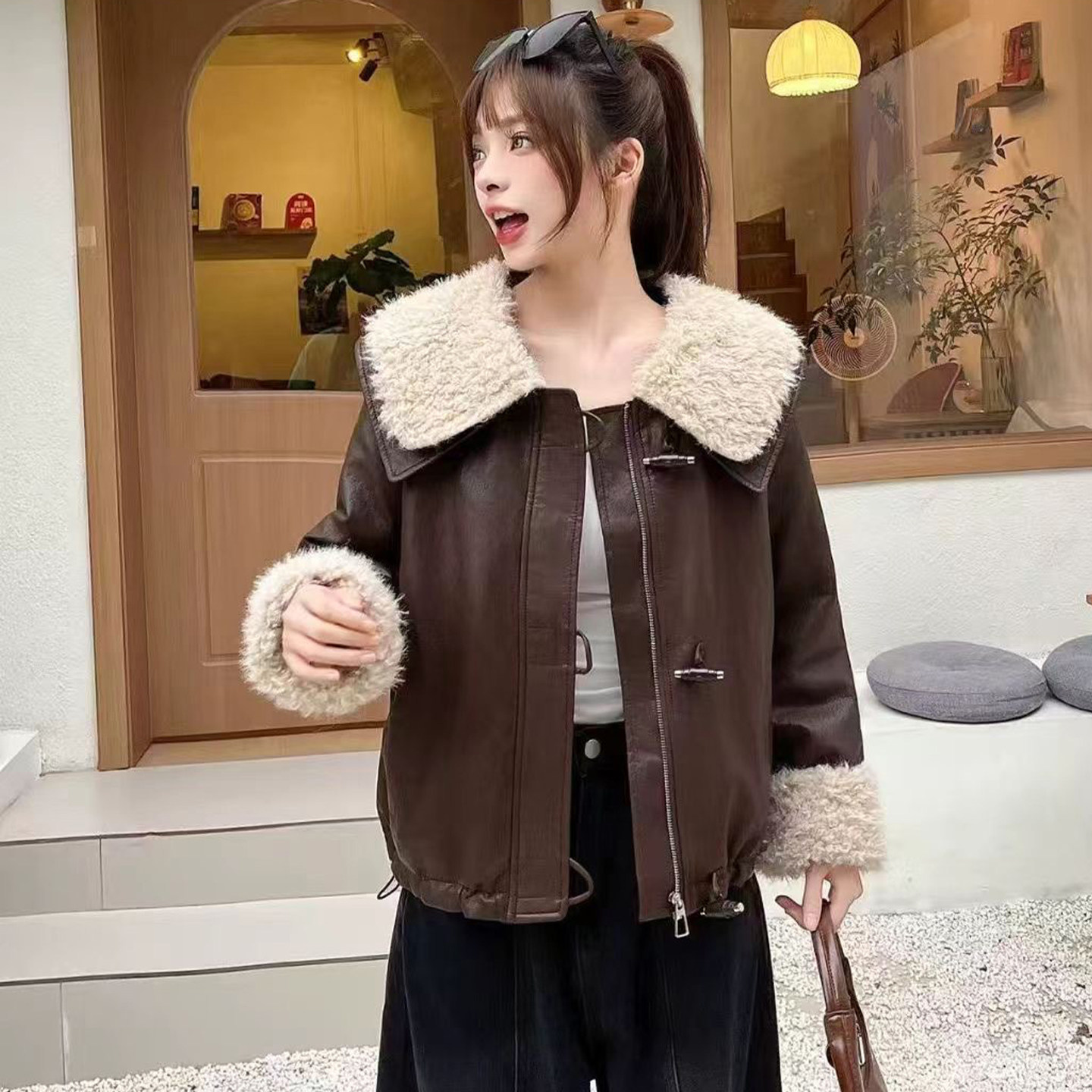 娃娃领软皮加绒加厚短外套女2025秋季新款时尚小个子大毛领上衣潮,淘宝优惠券,粉丝福利购,淘宝优惠卷