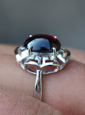 镀白金天然复古回纹石榴石戒指