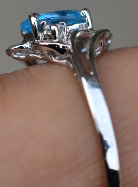 925银瑞士蓝豪华风托帕石戒指