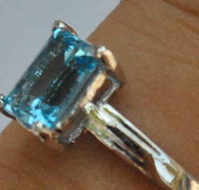 925银镀白金托帕石戒指