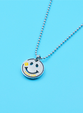 四叶草ins圆牌钛钢配饰微笑项链