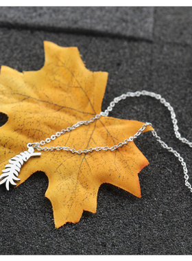 批 发水洗不掉色钛钢叶子项链女锁骨链闺蜜简约气质吊坠颈链礼物