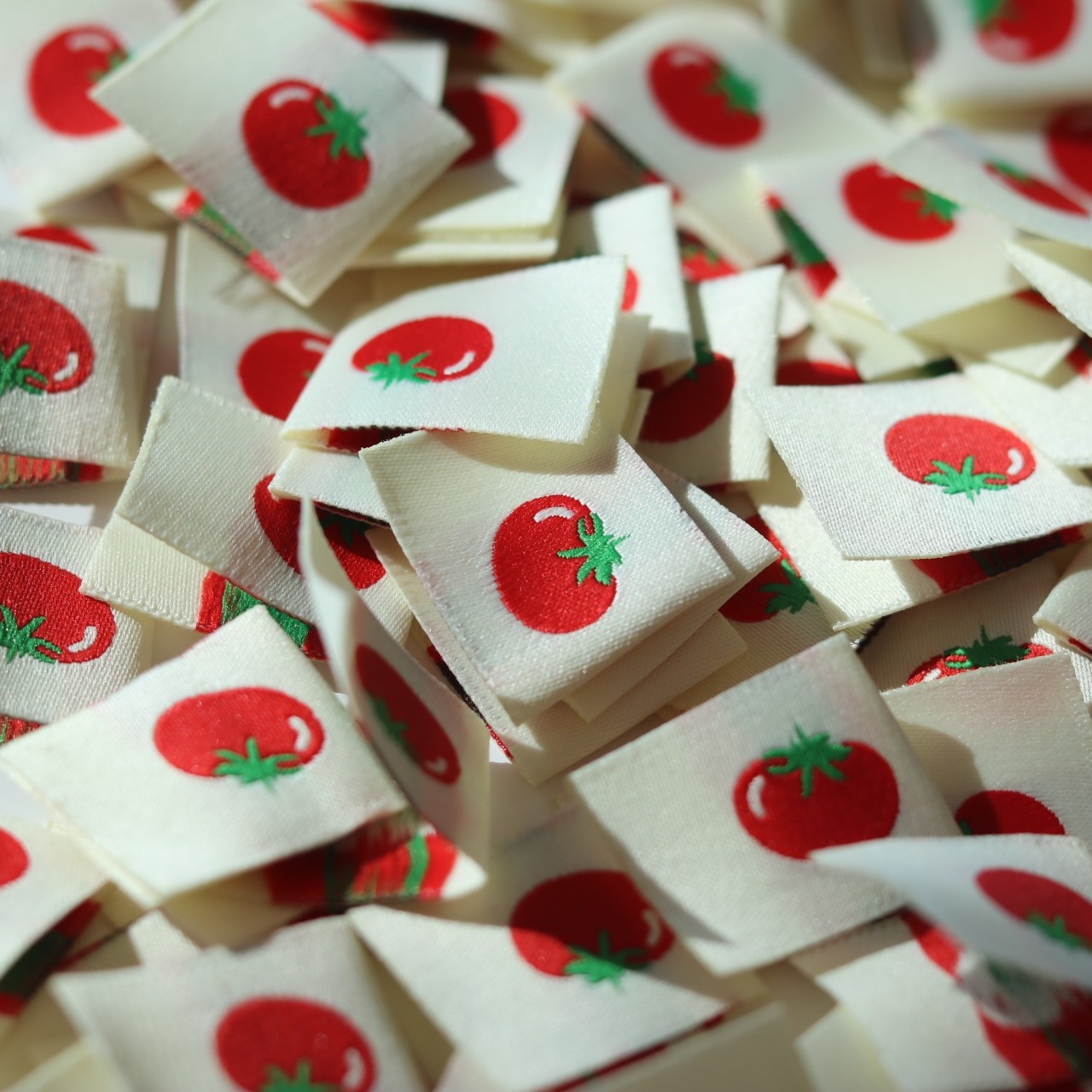 小番茄水果布标洗标手工辅料织唛手帐贴标签发圈对折标肠圈现货,淘宝优惠券,粉丝福利购,淘宝优惠卷