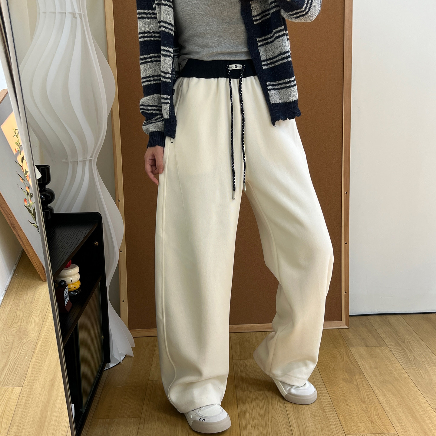 秋季窄版小弯刀卫裤女慵懒风百搭高腰撞色松紧腰显瘦阔腿抽绳裤子,淘宝优惠券,粉丝福利购,淘宝优惠卷