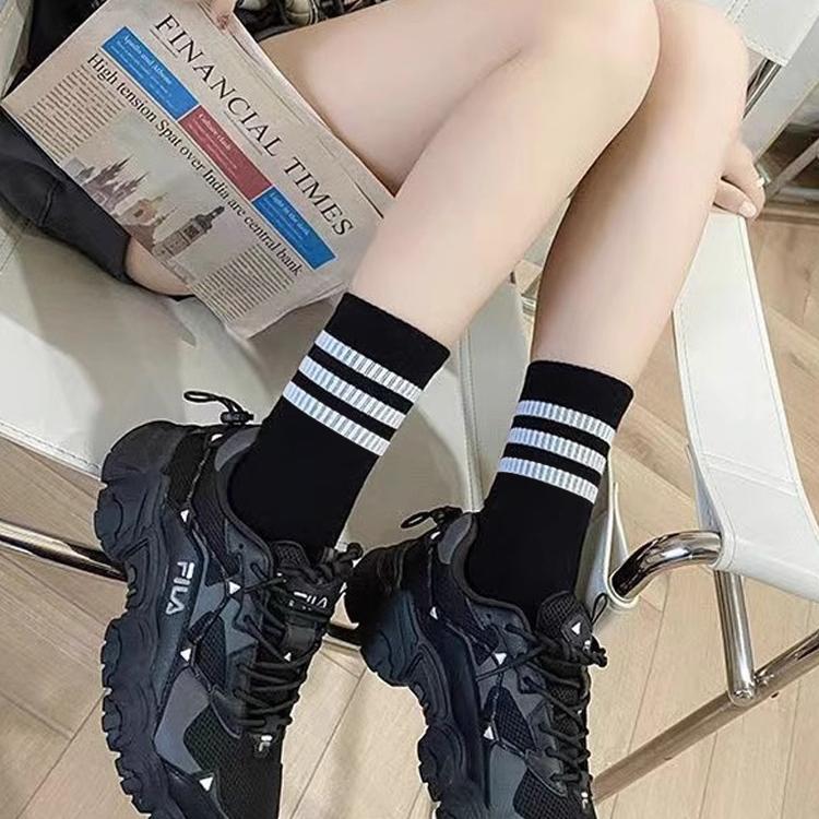 搭配鲨鱼裤的袜子女夏季薄款条纹ins潮黑色白色外穿学生运动长袜 - 图1