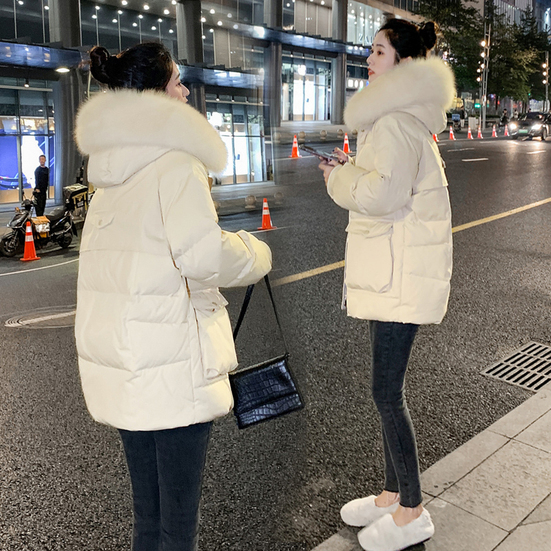 今年流行羽绒服2025年新款女款短款宽松加厚小个子白鸭绒冬季外套