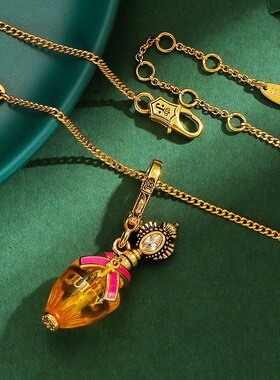 新款跨境外贸饰品粉色蝴蝶结镶钻字母印花立体香水瓶吊坠挂件项链