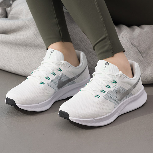 幸运叶子|Nike耐克女鞋秋季新款RUN SWIFT3运动鞋轻便透气休闲鞋 - 图1