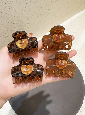 高级感爱心小号抓夹鲨鱼夹半扎