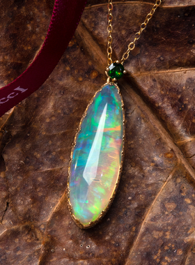 18K金幻彩欧泊吊坠项链15克拉