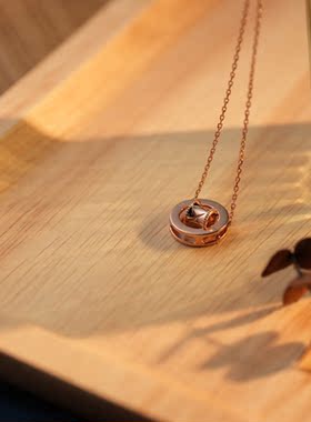 镀18k玫瑰金圆环字母镶钻项链